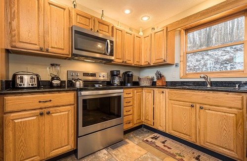 Oakland House | Boxer Overlook | Lake Views, Hot Tub, Mountainside