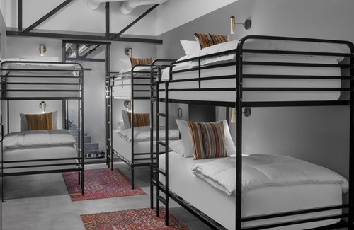 People's Freeway Hotel | Bposhtels SLC