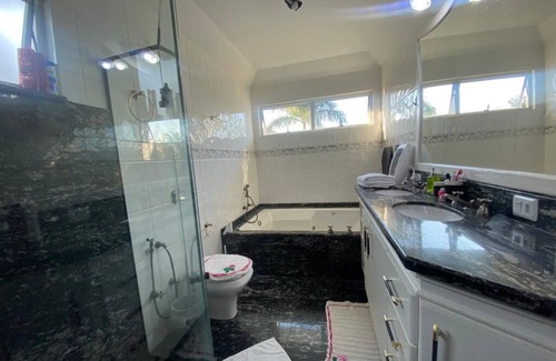 Jurere Internacional House | Aconchegante Casa 6 Dorm Para Família Pertinho da Praia de Jurerê Internacional