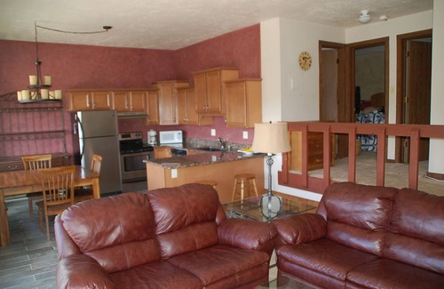 Wildernest Condo | Br107B 2Bedroom/2 Bath, Great Views, Wifi, Fireplace, Clubhouse & Carport