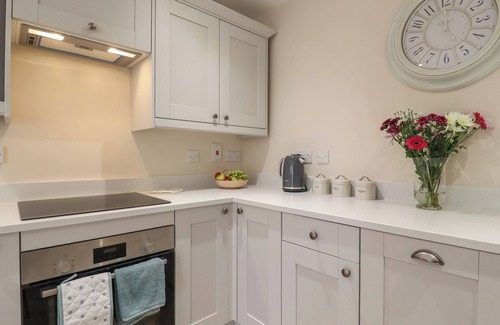 Saint Osyth Cottage | BRAMLEY COTTAGE, family friendly, with a garden in St. Osyth