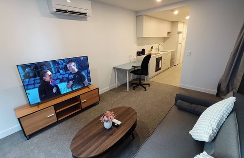 Lyons Apartment | Brand new 1B apartment in Woden center POOL GYM