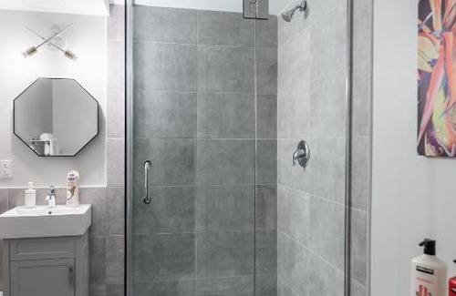 Central Hamilton Apartment | Brand New - 1BR Modern Apt - CENTRAL Location