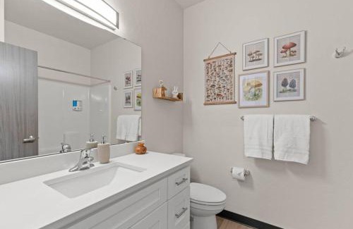 West Central Apartment | Brand New 2BD 1 5BTH Triplex Unit Near Downtown