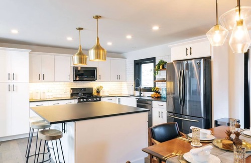 Hudson House | BRAND NEW 4 story home minutes from Warren St w/a King Suite!