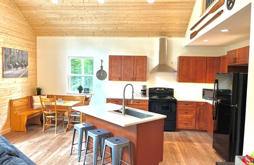 Phelps House | Brand New Build on Private Lake! Starlink Internet!