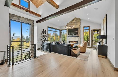 Three Peaks House | Brand New Eagles Nest Property