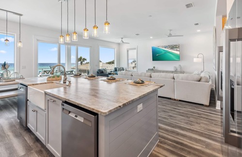 Thomas Drive House | Brand New Gulf Front Home. 7BR, Custom Margaritaville Cabana, Pool. Discounts!