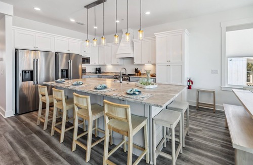 Thomas Drive House | Brand New Gulf Front Home. 7BR, Custom Margaritaville Cabana, Pool. Discounts!