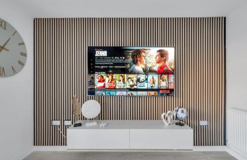 Ebbsfleet Valley House | Brand New Luxurious 3bed House by AYMONS HAVEN