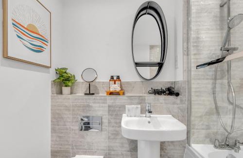 Ebbsfleet Valley House | Brand New Luxurious 3bed House by AYMONS HAVEN