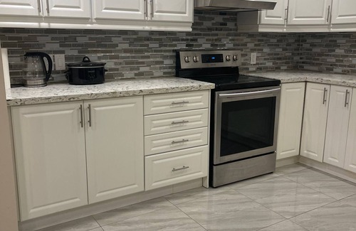 Churchill Meadows Apartment | Brand New Luxury Haven: Spacious 1BR Basement Gem with Modern Elegance Galore!