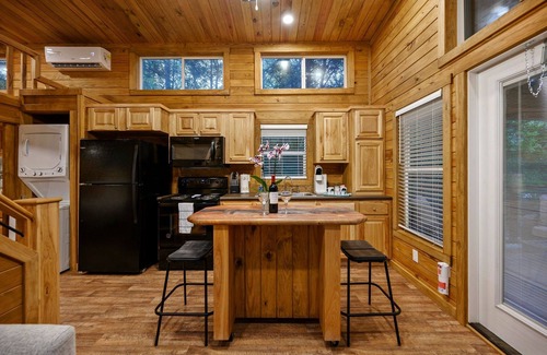 Hochatown Cabin | BRAND NEW Mountain Fork River Front cabins located in Smithville!