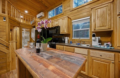 Hochatown Cabin | BRAND NEW Mountain Fork River Front cabins located in Smithville!