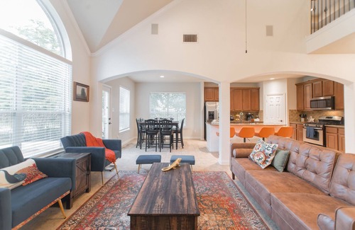 Spring House | Brand New Pool & SPA! 4-Bdr retreat in The Woodlands TX, Sleeps 10