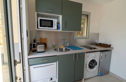 Marine de Davia Apartment | BRAND-NEW SELF-CONTAINED STUDIO WITH GARDEN IN MARINE AREA