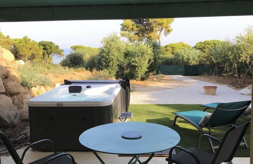 Marine de Davia Apartment | BRAND-NEW SELF-CONTAINED STUDIO WITH GARDEN IN MARINE AREA