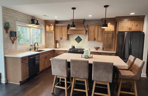 Salem House | Brand new waterfront lake house on the leisure trail in Keowee Key!