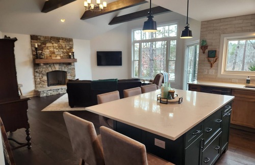 Salem House | Brand new waterfront lake house on the leisure trail in Keowee Key!