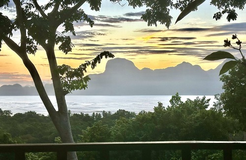 El Nido Cottage | Brand New Wooden Native House with a Modern Western Twist
