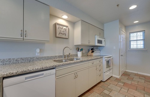 Branson Condo | Branson Condo on Fairway: Steps From Resort Pools!