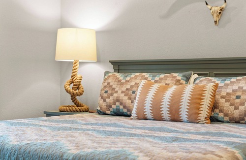 Indian Point Cabin | Branson Getaway: Lake, Pool, Hot Tub & Boat Slip!