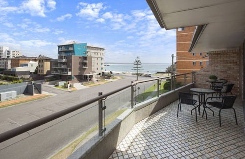Forster Apartment | Breakers 6 - Beach View