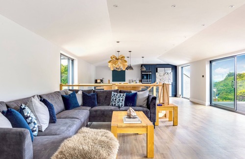 Polzeath House | BREAKERS VIEW, family friendly, luxury holiday cottage in Polzeath