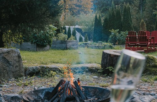 Upper Squamish House | Breath Taking Glacier Views on a Pristine Acreage in Sought out Squamish Valley
