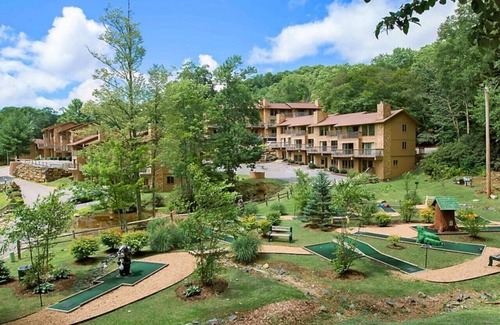 Banner Elk Condo | Breathe in Fresh Mountain Air in this 2BD resort condo with amenities onsite