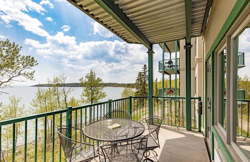 Two Harbors Apartment | Breathtaking Lake Views | 2BR w/King Suite | Pools