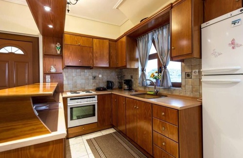 Megali Mantineia Apartment | Breathtaking sea view, close to the beach.