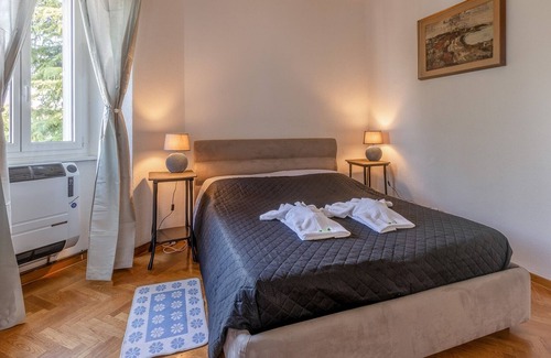 San Giovanni-Chiadino-Rozzol Apartment | Breathtaking view of the endless sea, peaceful oasis in the green