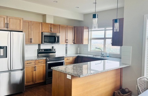 Central Okanagan Condo | Breathtaking Views in this beautiful top corner unit at Copper Skyn