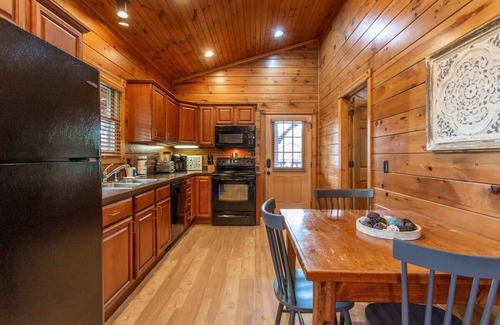 Gatlinburg Cabin | Breathtaking Views Mt. LeConte/3 Miles 2 DwTN Gat