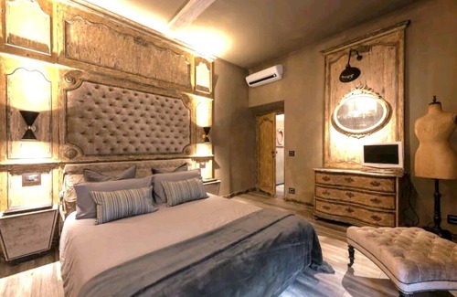 Florence Villa | Breathtaking Villa with stunning pool on the hills overlooking Florence