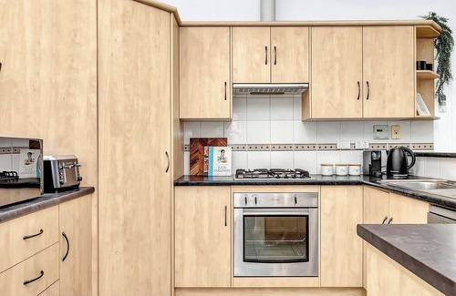 Port Noarlunga Cottage | Breezy B on the Esplanade with Direct Beach Access