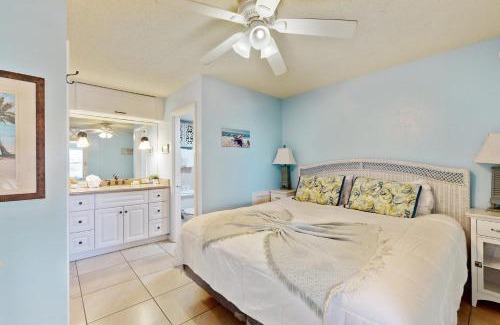 Belleair Beach Apartment | Breezy Belleair 5E