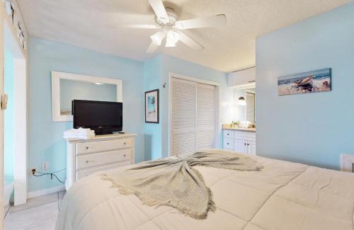 Belleair Beach Apartment | Breezy Belleair 5E