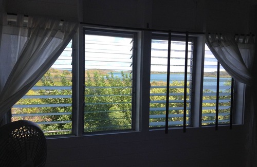 Seatons Village House | Breezy Hillside House with Pool Access
