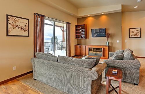 Manson Apartment | Breezy Lake Chelan Condo with Pool and Hot Tub Access!