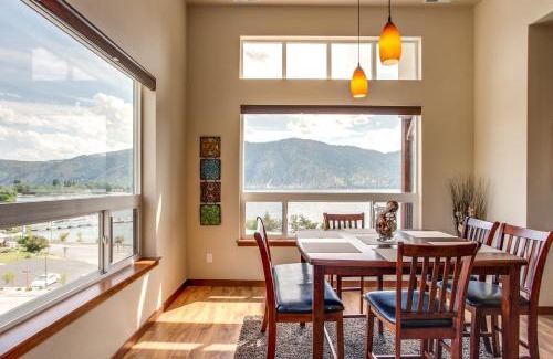 Manson Apartment | Breezy Lake Chelan Condo with Pool and Hot Tub Access!