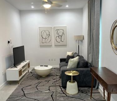 George Town Apartment | Breezyport