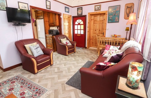 Valentia Island Cottage | BRENDAN'S COTTAGE, with a garden in Knightstown, County Kerry