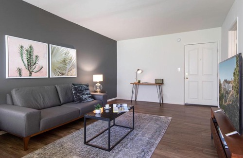 West Los Angeles Apartment | Brentwood Studio w Gym Pool nr UCLA San Vicente LAX-60
