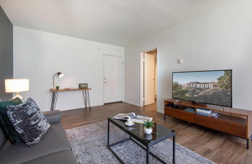 West Los Angeles Apartment | Brentwood Studio w Gym Pool nr UCLA San Vicente LAX-60