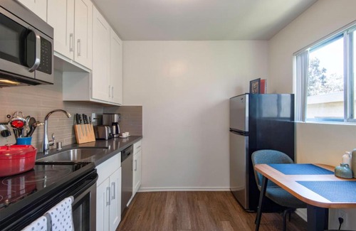 West Los Angeles Apartment | Brentwood Studio w Gym Pool nr UCLA San Vicente LAX-60