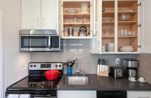 West Los Angeles Apartment | Brentwood Studio w Gym Pool nr UCLA San Vicente LAX-60