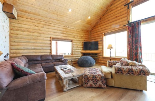 Brian Head House | Brian Head Cabin Minutes from Slopes with Game Room!