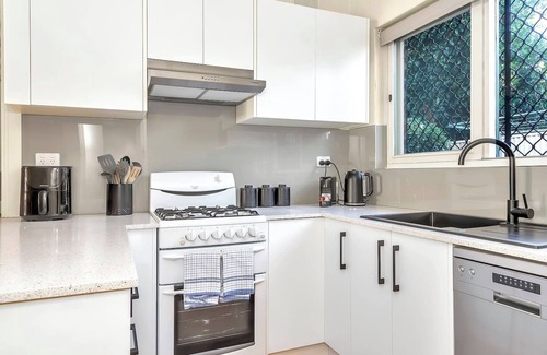 Glenelg North House | Brick Tides Experience the Serene Glenelg North